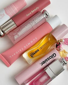 Pink Lip Balm Aesthetic, Lipstick And Gloss Combo, Lip Glosses Aesthetic, Pink Lip Products, Lip Oils Aesthetic, Cute Lip Gloss Aesthetic, Trending Beauty Products, Lip Balms Aesthetic, Glossier Lip Balm Aesthetic