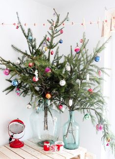 Here, 13 alternative Christmas tree ideas — from living plants to easy decor — that are both easy and beautiful. Playroom Christmas, Christmas Mantle Ideas, Eclectic Christmas, Natal Natural, Chirstmas Decor, Christmas Decorations Apartment, Bohemian Christmas, Christmas Apartment