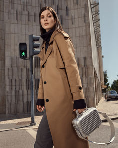 Whether visiting a city for work or fun, the RIMOWA Original Bag in Silver is the stylish city companion for Larissa Hofmann’s daily pursuits.

#RIMOWA #RIMOWAOriginalBag Everyday Crossbody Bag, Aime Leon Dore, Purple Gift, Luggage Store, Luggage Organization, It Bag, Bag Silver