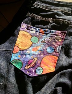 Painted Jeans Inspiration, Painting Pants Idea, Painted Jean Pockets Ideas, Denim Pocket Painting, Acrylic Paint On Jeans, Art Jeans Paintings, Paint Jeans Ideas, Back Pocket Painting Jeans, Jeans Art Painting