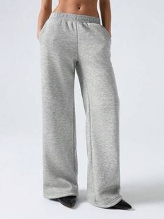 Don't miss this hot deal on SHEIN! Save big on this!🛒SHEIN EZwear Women's Solid Color Elastic Waist Loose Fit Thermal Lined Sweatpants, Baggy Pants 8.8k  sold
💰Price[$18.13] -28%