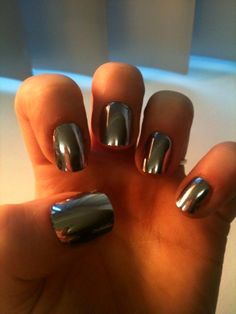 chrome! Mirror Nail Polish, Metallic Nail Polish, Mirror Nails, Nails Polish, Metallic Nails, Get Nails, Outfit Trends, Chrome Nails, Love Nails