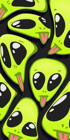 an image of green alien heads with pink lips on black background for iphone 5 wallpaper