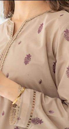 Elegant Lawn Suit With Printed Border For Eid, Elegant Lawn Suit With Embroidered Border For Eid, Summer Neck Design Pakistani, Semi-stitched Lawn Suit With Printed Border For Eid, Eid Semi-stitched Lawn Suit With Intricate Embroidery, Baby Dress Embroidery, Fashion Dress Up Games, Embroidery Fashion Detail, Simple Kurta Designs