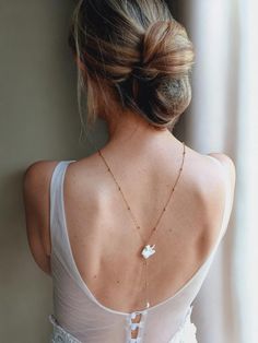 This beautiful backless necklace for the bride is composed of a beautiful white porcelain flower representing a frangipani flower and two pretty natural white cultured pearls. This back jewel deliberately does not have a clasp and simply goes over the head. I advise you to apply it before doing your hairstyle. This necklace is made with a beautiful "satelitte" mesh chain with small round beads. Our wedding necklace is ideal for low dress necklines. It can be made to measure. Contact me for a quo Backless Necklace, Dress Necklines, Frangipani Flower, Back Necklace, Backless Wedding, Porcelain Flowers, Backless Wedding Dress, Wedding Jewellery Necklace, Necklines For Dresses