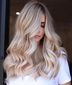 Underlights Hair, Beige Hair, Icy Blonde Hair, Blond Balayage, Hair Color Caramel, Hair Color Crazy, Balayage Blonde, Hair Color Pink, Trendy Hair Color