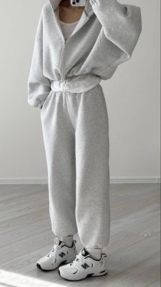 Casual Sweatpants Outfit, Sweat Suits Outfits, Matching Sweatsuit, Winter Mode Outfits, Womens Loungewear Sets, Sweatpants Outfit, Hoodie Outfit, Loungewear Sets, Loungewear Set