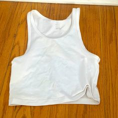 Offline By Aerie, White Tank Top, Xs But Fits Small, Very Comfortable, Never Worn Basic White Sports Crop Top, Basic White Crop Top For Sports, Basic White Crop Top For Workout, White Sleeveless Crop Top For Everyday, Offline By Aerie, White Tank Top, White Tank, Color White, Tank Top