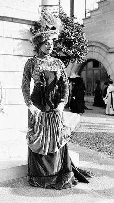 La Mode Aux Courses - 1910's 1920 Women's Fashion, Titanic Fashion, 1918 Fashion, Edwardian Gowns, 1920 Women, Fashion Through The Decades, Fashion 1910, Historical Dress, 1900s Fashion