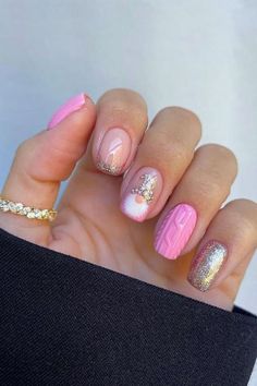 The best Christmas nails including fun Christmas nail designs, and art for short nails, acrylic, gel, natural nails and so much more! Santa Nails, Silver Glitter Nails, Nail Art Glitter, Manicure Kit, Nail Length, Nail Designs Glitter, Xmas Nails, Christmas Nail Designs, Glitter Nail Art