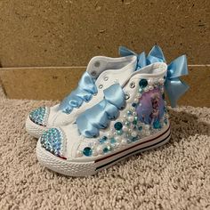 Custom Look A Like Converse, Kids Elsa Shoes ! Have Diamonds And Pearls Around It With Satin Lace Bow ! Condition: New Brand: Zebra Acydy / Custom Made Size: 11 / 17 Cm Message Me With Any Questions:) Cute Blue Sneakers For School, Light Blue Sneakers For School, Light Blue Round Toe Sneakers For School, Elsa Shoes, Bling Baby Shoes, Frozen Shoes, Barbie Photos, Diamonds And Pearls, Decorated Shoes