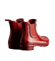 Rainy day? No problem! The cutest and most comfortable rainboots of the season.Handcrafted from natural rubber and vulcanised for superior protection before having the high gloss finish applied. Features an elasticated-gussets and has a nylon pull tab. Hunter Original tread pattern and comfortable 100% recycled polyester lining completes the design on this 100% waterproof boot. Red Waterproof Rain Boots, Waterproof Red Rain Boots, Casual Red Rain Boots For Rainy Weather, Casual Red Rain Boots, Tab Hunter, Red Rain Boots, Hunter Rain Boots, Boot Jewelry, Hunter Shoes