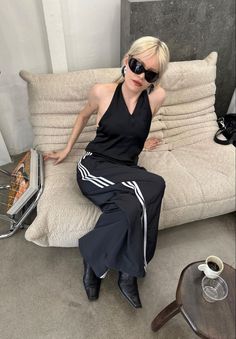 Sport Luxe Outfits, Casual Bar Outfits, Pop Culture Fashion, Bar Outfits, Bella Hadid Outfits, Skirt Outfits, Beautiful Outfits