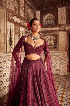 Marron Lehanga Bride, Deep Maroon Bridal Lehenga, Velvet Bridal Lehenga, Burgundy Wedding Dress, Bridesmaid Dress Ideas, Patterned Bridesmaid, Indian Royalty