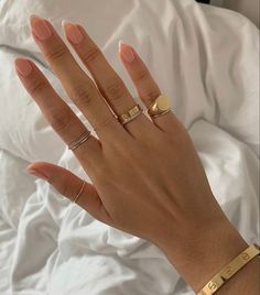 Designer Rings Aesthetic, Ring Stacking Aesthetic, Simple Ring Stacking Ideas, Rings On Every Finger Aesthetic, Gold Rings Styling, Designer Ring Stack, Minimal Ring Stack, Gold And Silver Rings Together