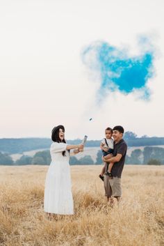 We're loving this beautiful outdoor gender reveal captured by Sierra Kopinski Photography for the Perez' 💙 Thank you for including our gender reveal biodegradable powder cannons 🎉 "Can't wait to celebrate this new little babe next month 🤍🤍" 📌FOLLOW us and TAP to shop your gender reveal biodegradable powder cannons for your upcoming gender party💖📌 Gender Reveal Ideas Outdoor, Gender Party Ideas, Outdoor Gender Reveal, Gender Party, Confetti Party