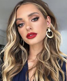 Makeup Masterclass, Red Lips Makeup Look, Red Lipstick Makeup, Makeup Tip, Red Lip Makeup, Beauty Make-up, Unique Makeup, Beauty Inspo, Trendy Makeup