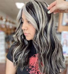 Color Block Hair, Long Hair Highlights, Dark Brunette Hair, Hair Color Underneath, Blonde Wavy Hair, Brunette Hair With Highlights, Dark Roots Blonde Hair, Dark Hair With Highlights