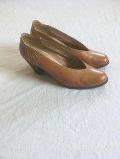 vintage 1980s high heel shoes Nine West Made in Brazil tan leather man made sole rubber heel cap v vamp 3 cut out tear drops on sides (backed by leather) good vintage condition w/light wear fade, marks, fray fit (me) true to size, see below measures,  insole-9 3/4" sole toe to heel cap-8 3/4" width-3 1/4" heel-2 1/2" total height-5" Tear Drops, Leather Man, Heel Caps, Made In Brazil, Nine West Shoes, Rubber Heels, Womens Heels, Nine West, Tan Leather