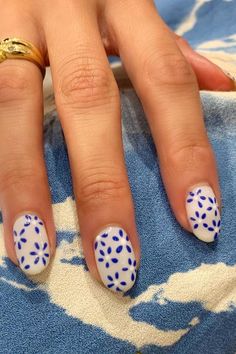 White And Blue Gel Nails Short, Cape Cod Nails, Summery Nails, Cute Gel Nails, Fire Nails, Funky Nails, Pretty Acrylic Nails, Floral Nails, Short Acrylic Nails