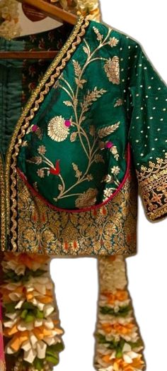 Outfit For Engagement, Stain Stitch, Wedding Blouses, Choli Blouse Design, Long Blouse Designs, Blouse Designs Catalogue, New Saree Blouse Designs, Traditional Blouse Designs, Fashionable Saree Blouse Designs