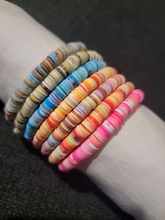 cute and simple clay bead bracelets using complementary shades in the same colors. Make Clay Beads, Clay Bead Bracelets, Clay Bead Necklace, Clay Bead, Pinky Promise, Bead Bracelets, Clay Beads, Charm Bracelets, Bead Necklace