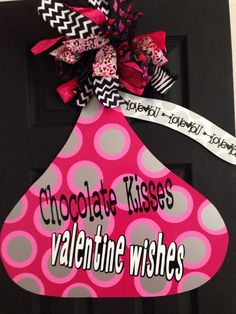 a door hanger that says chocolate kisses valentine wishes