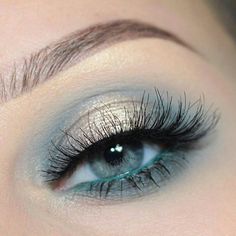 Beautiful Eye Makeup, Blue Eyeshadow, Eye Makeup Art, Eye Makeup Remover, Blue Eye, Long Lashes