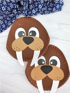 two paper plates with brown and white dogs on them