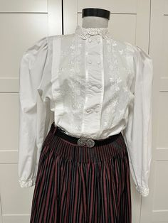 Gorgeous shirt fit for October festival outfit but also for everyday wear with a pair of jeans or a skirt. Has high  collar , decorative embroidery on chest, long puffy sleeves. It is made of cotton and polyester trimmings,, an item that is so sweet. Very good condition.  It has a chic  style. Measurements  Bust 100 cm Length 65 cm Sleeve length 60 cm Shoulder to shoulder 36 cm Size on label D40 Brand : trachten madl Vintage White Blouse With Lace Trim For Daywear, Traditional White Embroidered Shirt, White Embroidered Cottagecore Blouse, Oktoberfest Clothing, October Festival, White Victorian Blouse With Lace Trim, Mutton Sleeve, Dirndl Blouse Lace, Decorative Embroidery