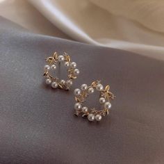 Good Earrings Studs, Earing Designs Gold, Office Necklace, Pearl Earrings Designs, Gold Earrings Models, Pearls Earrings, Gold Jewelry Stores, Gold Rings Fashion, Jewelry Design Earrings