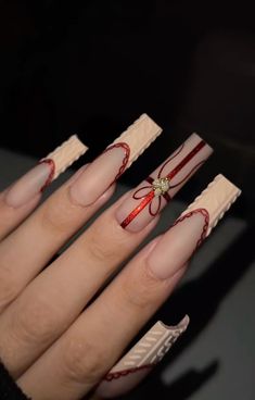 #christmas #winternails #christmasnails tiktok: itssme.lenaa Christmas Nails Gold And Red, Christmas Nails Stilleto, Long Almond Christmas Nails, Christmas Nails Stiletto, Winter Nails