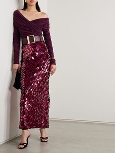 Find SERGIO HUDSON Silk Satin-trimmed Paillette-embellished Tulle Maxi Skirt on Editorialist. Sergio Hudson's skirt is completely covered with paillettes - depending on the way the light hits them, they change from a deep merlot to red and purple. Cut from black tulle, it has a smooth silk-satin waistband and generous back vent to give the slim silhouette ease of movement. Holiday Dressing Women, Burgundy Sequin Skirt Outfit, Mindy Chen, Burgundy Fits, Sergio Hudson, Black Skirt Outfits, Burgundy Outfit, Holiday Skirts, Tulle Maxi Skirt