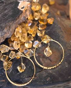 This powerful duo is the perfect gift to give yourself or your favorite girl. A little ray of sunshine, Citrine is the stone of joy and optimism. It encourages its wearer to embrace the ups and downs of life and extract the joy! Set includes: 2” gold plated hammered hoops with citrine crystals 14k gold fill cable or 14k gold fill satellite chain with citrine crystal Handmade in Arizona Necklace size guide Because all crystals & gemstones are unique they may vary in shape, size or appearance.