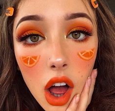 Artsy Makeup Look, Fruit Makeup, Peach Makeup Look, Rosa Make-up, Brown Makeup Looks, Rihanna Makeup, Artsy Makeup, Halloween Make-up Looks