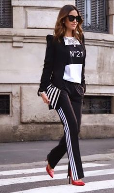 Sweatpants Styles, Adidas Track Pants Outfit, Athleisure Outfits For Work, Adidas Sweatpants Outfit, Looks Adidas, Track Pants Outfit, Sports Chic Outfit, Outfit Adidas, Creative Outfits