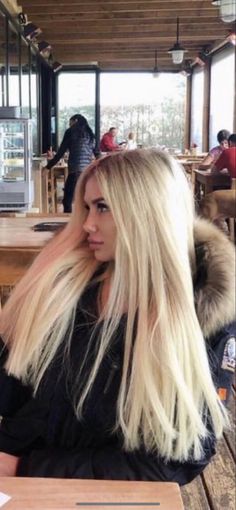 Goldie Locks, Blonde Layered Hair, Alena Shishkova, Hair 2024, Blonde Hair Inspiration, Coats Women, Brunette To Blonde, Long Blonde, Hair Stylist Life