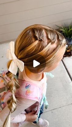 Calla McKinley on Instagram: "Our mornings before kindergarten are usually rushed and frantic but every now and then, I get to spend some time with Miss E and do some cute cute hair🎀 #toddlerhairstyle #kindergartenhair #easygirlshair #hairtutorial #quickhairstyle #littlepoppyco" Picture Day Hair Kindergarten, Hair For Kindergarten, Shoulder Length Hairstyles For Picture Day, Picture Day Hair For Kindergarten, Toddler French Braid Hairstyles, Girls Down Hairstyles, Cute Kindergarten Hairstyles, Kindergarden Hair Styles, Shoulder Length Hair Girls Kids