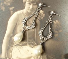 Offering a gorgeous pair of Art Deco/Art Nouveau flapper antiqued silver light ivory pearl and clear crystal rhinestone dangle earrings. These were made from vintage "old stock" gorgeous 1920s designed findings that have an antiqued silver finish and are lavishly adorned with BRILLIANTLY clear sparkly pave set crystal rhinestones. From these I've hung lustrous light ivory glass pearls topped with an antique silver bead.  Photos don't even come close to capturing the sparkle!  The earrings have b 1920s Earrings, Pearl Bridal Earrings, Vintage Rhinestone Jewelry, Vintage Wedding Theme, Art Deco Art, Gatsby Wedding, 1920s Flapper, Bridal Earrings Pearl, Light Ivory