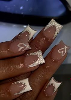 #white #nailsofinstagram #naildesign #nailart Girly Acrylic Nails Christmas, White Designs On Nails, White Nails With Christmas Design, Winter Birthday Nails Acrylic, French Tip Acrylic Nails With Design Rhinestones, White Short Christmas Nails, Birthday White Nails, Birthday Nail Set Ideas December, Silver And White Nail Designs