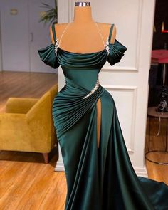 Prom Dress Ruffles, Dark Green Prom Dress, Split Prom Dresses, Robes D'occasion, Dress Ruffles, Green Prom, Dress With Pleats, Night Dresses, Mermaid Prom Dress