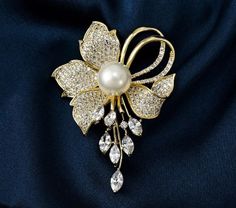 Get ready to elevate your wardrobe with our fashion studio expertise! 💼👗 #WomensFashion #DesignerClothing #OnlineShopping" Pearl Brooch Jewelry, Broaches For Women, Female Suit, Scarf Buckle, Edwardian Jewelry, Tiffany Jewelry, Animal Brooch, Luxury Flowers, Pattern Flower