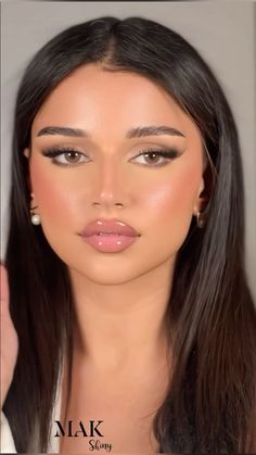 Round Shape Makeup, Makeup Looks With Brown Eyes, Basic Formal Makeup, Light Day Makeup, Sleek Hair And Makeup, Makeup Ideas For Big Eyes, Makeup Based On Face Shape, Burgundy Outfit Makeup Look, Year Book Make Up Look