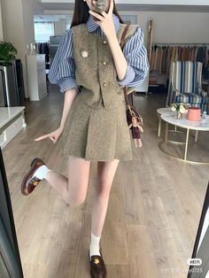 Creepy Cute Fashion, Asian Style Dress, Modern Preppy, Neat Casual Outfits, Preppy Vibes, Brown Loafers, Woman Suit Fashion, Classic Brown