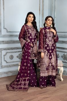 Salwar Kameez Pakistani Pakistani Gharara, Salwar Kameez Pakistani, Flare Shirt, Pakistani Formal Dresses, Latest Salwar Kameez, Asian Designers, Chiffon Sleeves, Chiffon Collection, Embroidered Chiffon