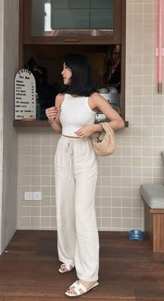 Beach Outfit Linen Pants, Bali Outfit Ideas Women, Linen Trousers Outfit Aesthetic, Linen Trousers Aesthetic, Bali Clothes Outfits, Trendy High-waisted Linen Pants, Summer High-waisted Linen Pants, Outfit Bali, Costa Rica Outfit Ideas