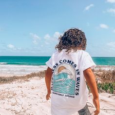 Happiness Comes In Waves, Surf Style Clothes, Phillip Island, Trendy Kids Outfits, Surfer Style, Kids Summer Fashion, Surf Tshirt, Surf Outfit, Trendy Kids