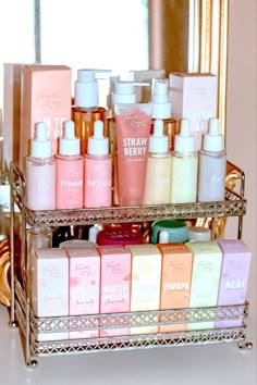 Skincare Aesthetic Preppy, Aesthic Skincare, Cute Skin Care Products, Skincare Organization Aesthetic, Things That Smell Good, Cute Skin Care, Aesthetic Skin Care, Skin Care Products Aesthetic, Aesthetic Beauty Products