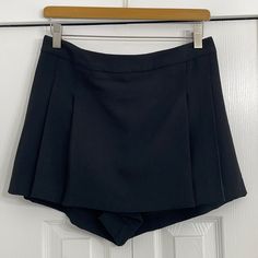 Size: 9 Color: Black 15” Waist Pleated Skort New Fitted Black Pleated Shorts, Black Pleated Short Bottoms, Short Pleated Bottoms For Night Out, Black Pleated Short-length Bottoms, Pleated Shorts For Night Out, Black Pleated Shorts, Short Jean Skirt, Utility Skirt, Skirt With Buttons