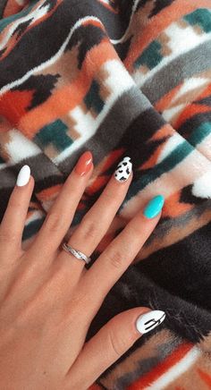 Country Style Nails Acrylic, Country Concert Nails Almond, Western Punchy Nail Ideas, Simple Western Nails Almond, Round Western Nails, Nail Designs Western Cowgirl, Nashville Tennessee Nails, Western Almond Shape Nails, Western Fall Nail Ideas